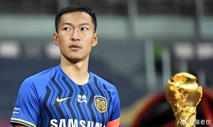 Leyu Sports 在线入口-申花与上港德比战刚要开踢，斯卢茨基就做出重要决定，赢得点赞|上海申花|上海海港|马镇|薛庆浩|阿莱士-特谢拉-桑托斯_新浪体育_新浪新闻
