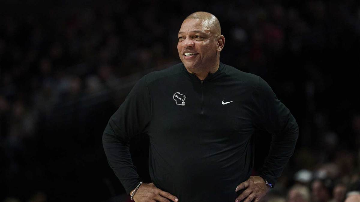乐鱼官网-反应不一，道格·里弗斯入选名人堂引发NBA球迷争议